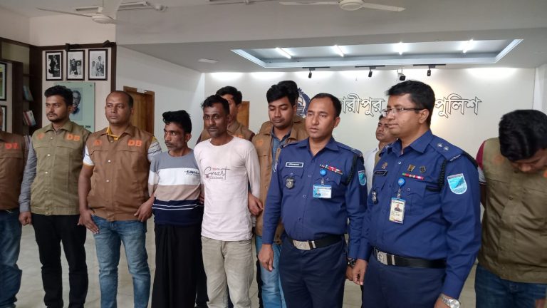 Madaripur 7-3-23 fake dodok officer arrested news pic (2)